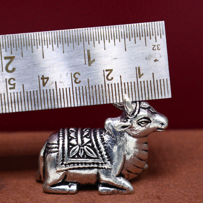 Small handmade 925 silver Lord Shiva Nandi Maharaj figurine for puja, divine Nandi statue, crafted by TRIBAL ORNAMENTS