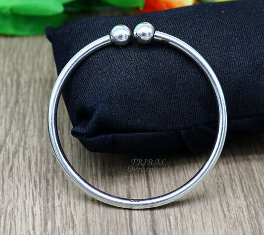 Sterling silver round bangle bracelet with shiny, plain design, stylish and customized, perfect for brides and belly dance jewelry.