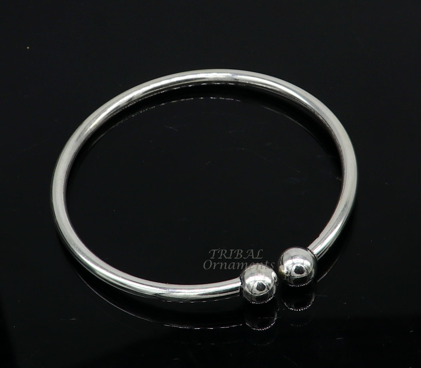 Sterling silver round bangle bracelet with shiny plain design, stylish bridal jewelry, suitable for belly dance or special occasions.