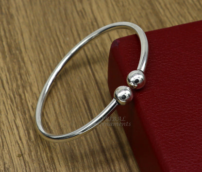 Sterling silver round bangle bracelet with shiny, plain design, stylish for brides and belly dance jewelry by Tribal Ornaments.