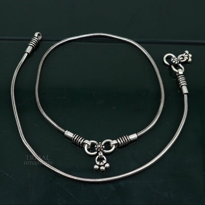 Sterling silver round snake chain ankle bracelet by TRIBAL ORNAMENTS, stylish and trendy belly dance jewelry for women.