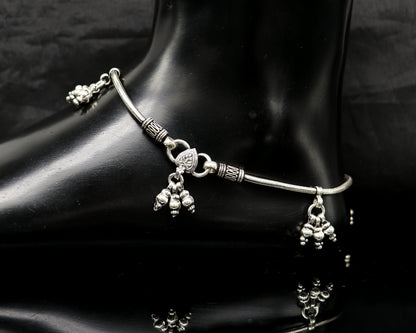 Sterling silver snake chain ankle bracelet with single-layer design, perfect for belly dance and trendy foot jewelry.