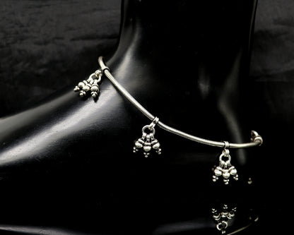 Sterling silver snake chain ankle bracelet with single-layer design, suitable for belly dance and trendy foot jewelry.