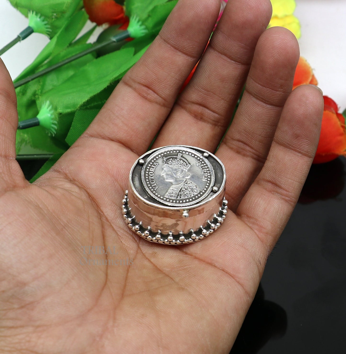 925 sterling silver Stunning Victoria queen coin design trinket box, kajal eyeliner box, Sindur box brides gift silver box stb748 - TRIBAL ORNAMENTS