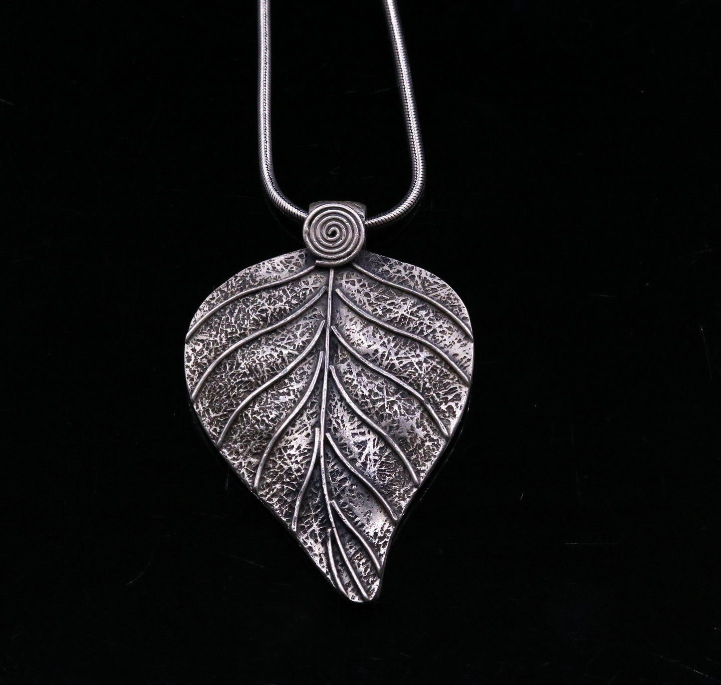 925 Sterling silver handmade tree leaf design modern trendy look ethnic pendant, charm necklace, temple jewelry gifting to her india nsp354 - TRIBAL ORNAMENTS