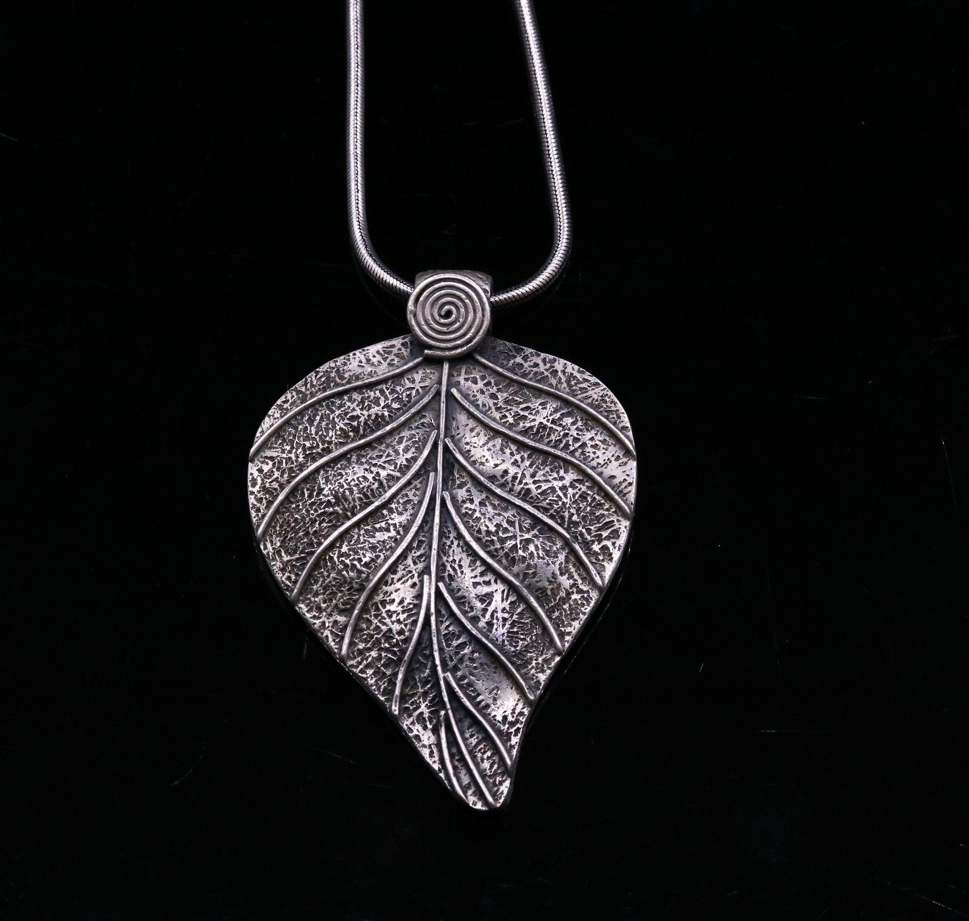 925 Sterling silver handmade tree leaf design modern trendy look ethnic pendant, charm necklace, temple jewelry gifting to her india nsp354 - TRIBAL ORNAMENTS