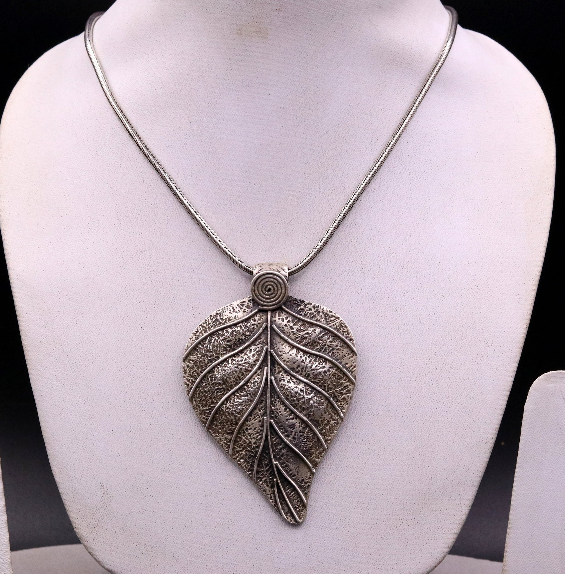 925 Sterling silver handmade tree leaf design modern trendy look ethnic pendant, charm necklace, temple jewelry gifting to her india nsp354 - TRIBAL ORNAMENTS