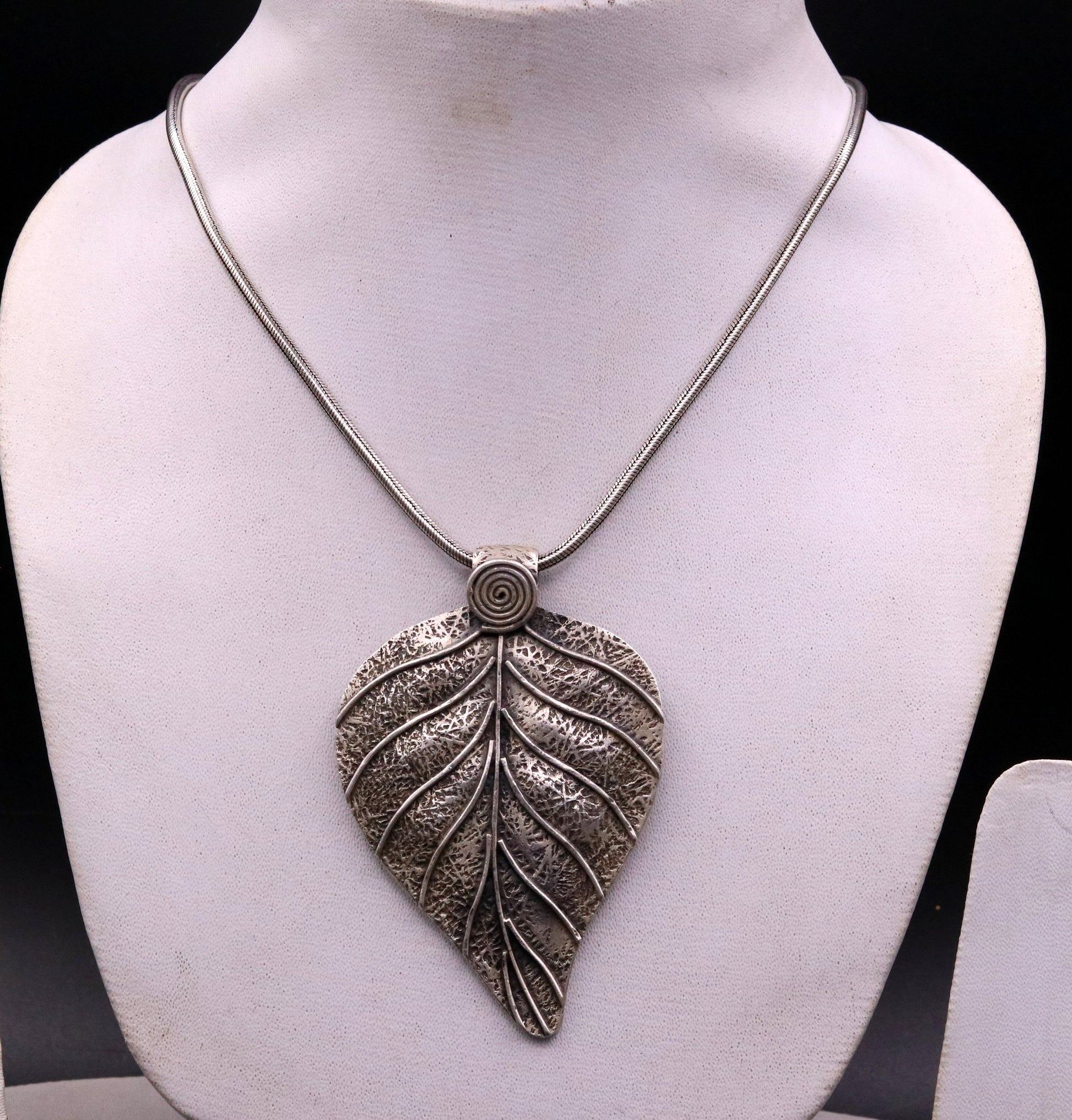 925 Sterling silver handmade tree leaf design modern trendy look ethnic pendant, charm necklace, temple jewelry gifting to her india nsp354 - TRIBAL ORNAMENTS