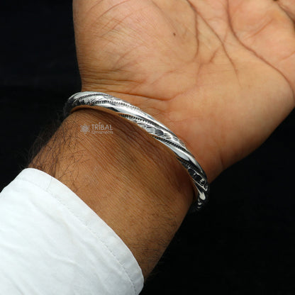 Sterling silver lion face kada bangle bracelet by TRIBAL ORNAMENTS, featuring tribal-inspired stylish design and attractive craftsmanship.
