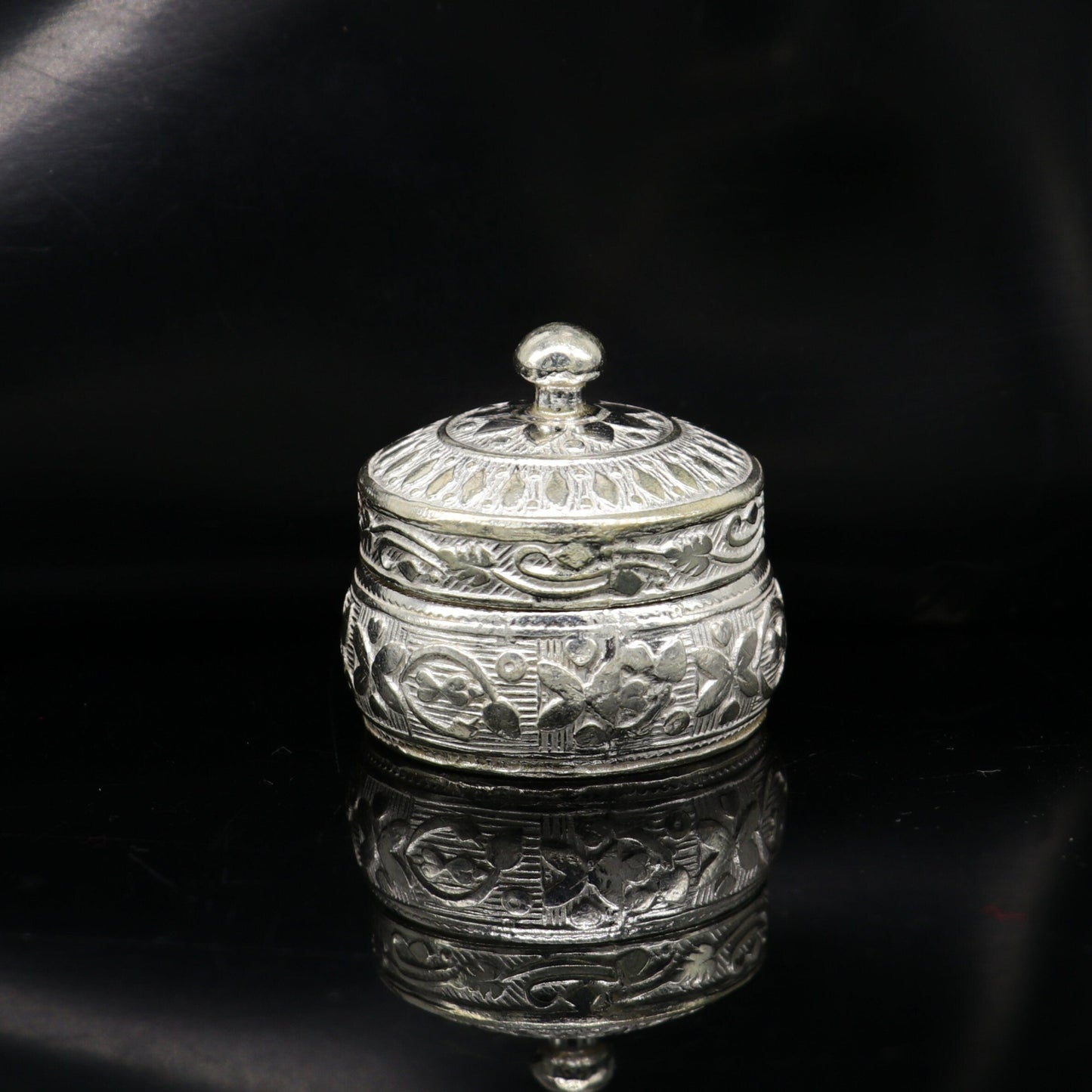 925 sterling silver unique antique design handmade brides eyes kajal box, surma box, kumkum sindur box, small trinket box article stb111 - TRIBAL ORNAMENTS