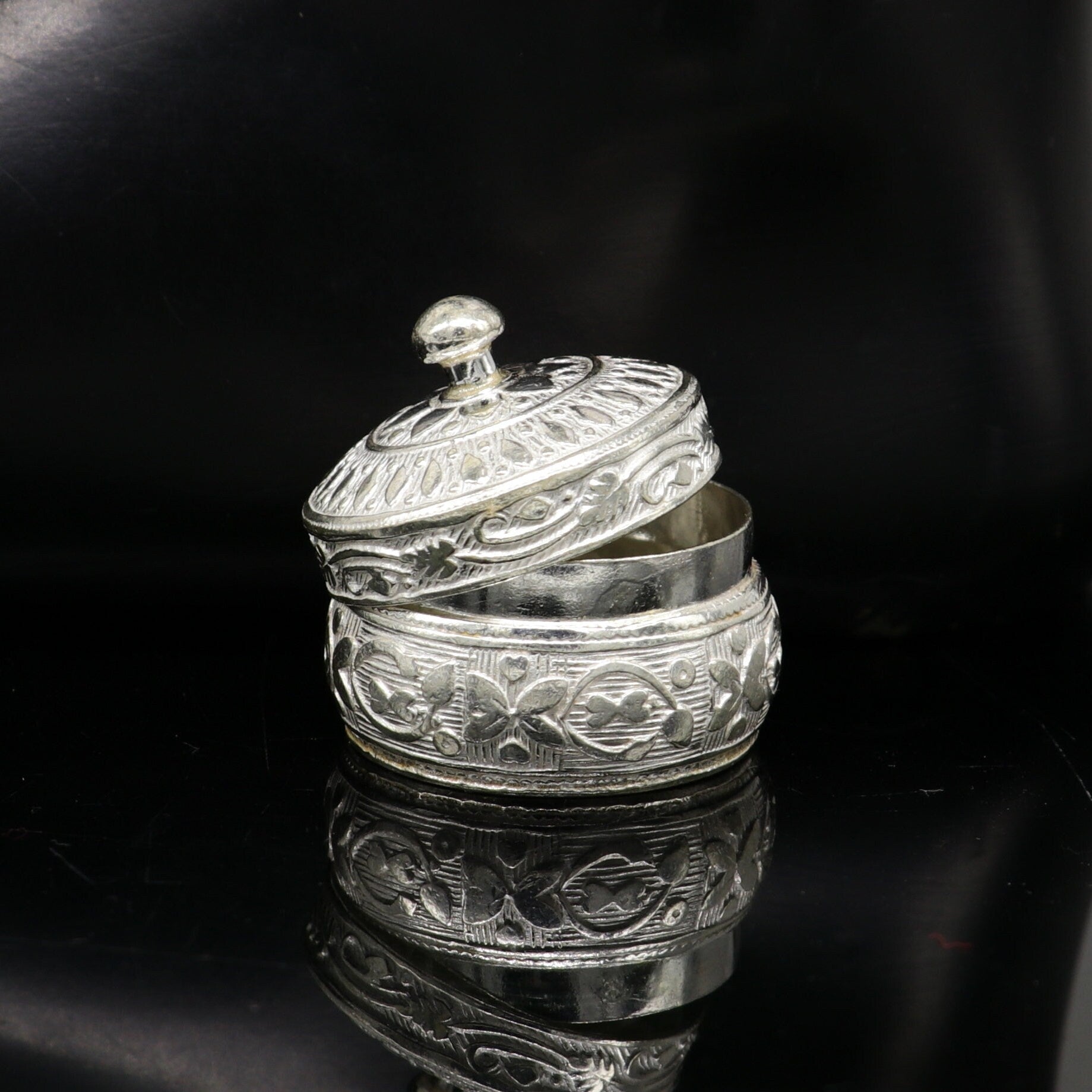 925 sterling silver unique antique design handmade brides eyes kajal box, surma box, kumkum sindur box, small trinket box article stb111 - TRIBAL ORNAMENTS