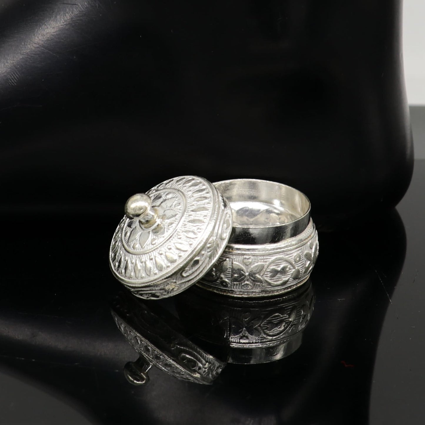 925 sterling silver unique antique design handmade brides eyes kajal box, surma box, kumkum sindur box, small trinket box article stb111 - TRIBAL ORNAMENTS