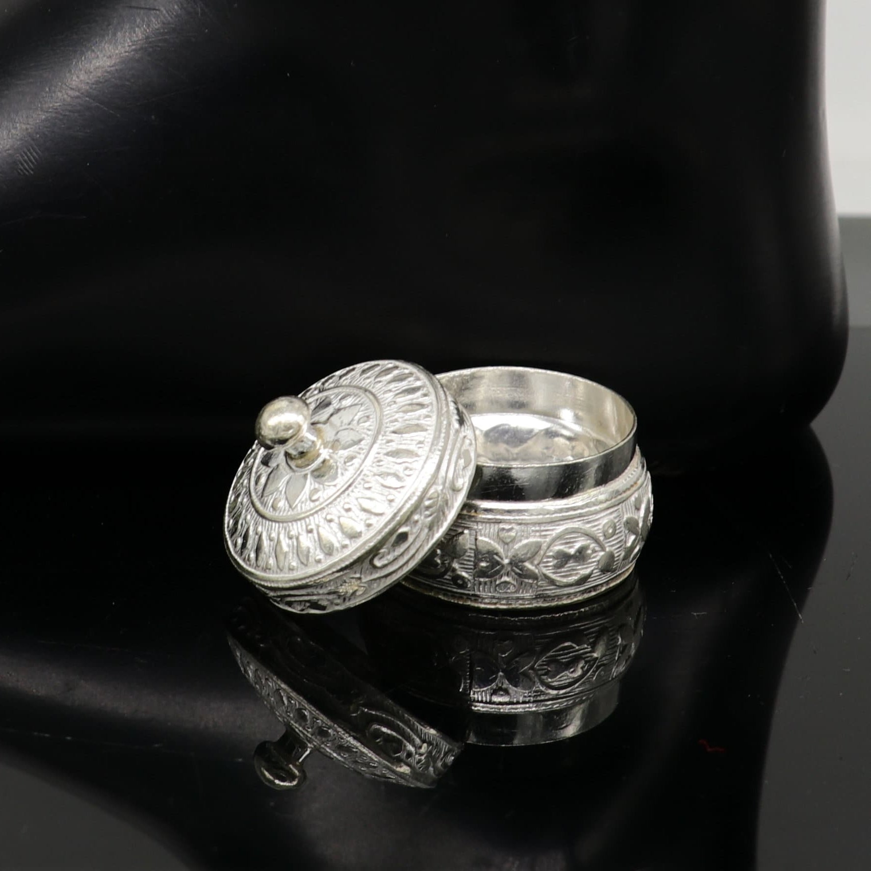 925 sterling silver unique antique design handmade brides eyes kajal box, surma box, kumkum sindur box, small trinket box article stb111 - TRIBAL ORNAMENTS