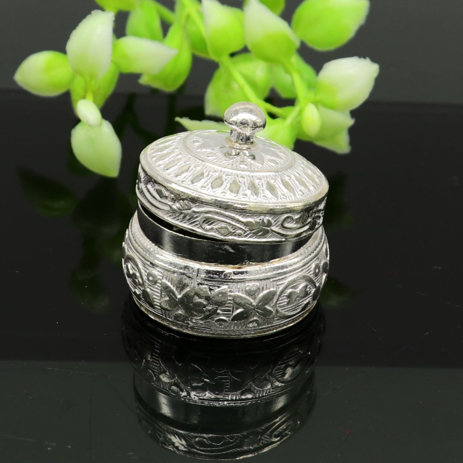 925 sterling silver unique antique design handmade brides eyes kajal box, surma box, kumkum sindur box, small trinket box article stb111 - TRIBAL ORNAMENTS