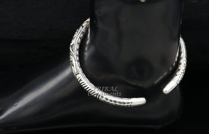 Vintage 925 sterling silver tribal foot kada ankle bracelet with oxidized antique design and handmade ethnic silver jewelry.