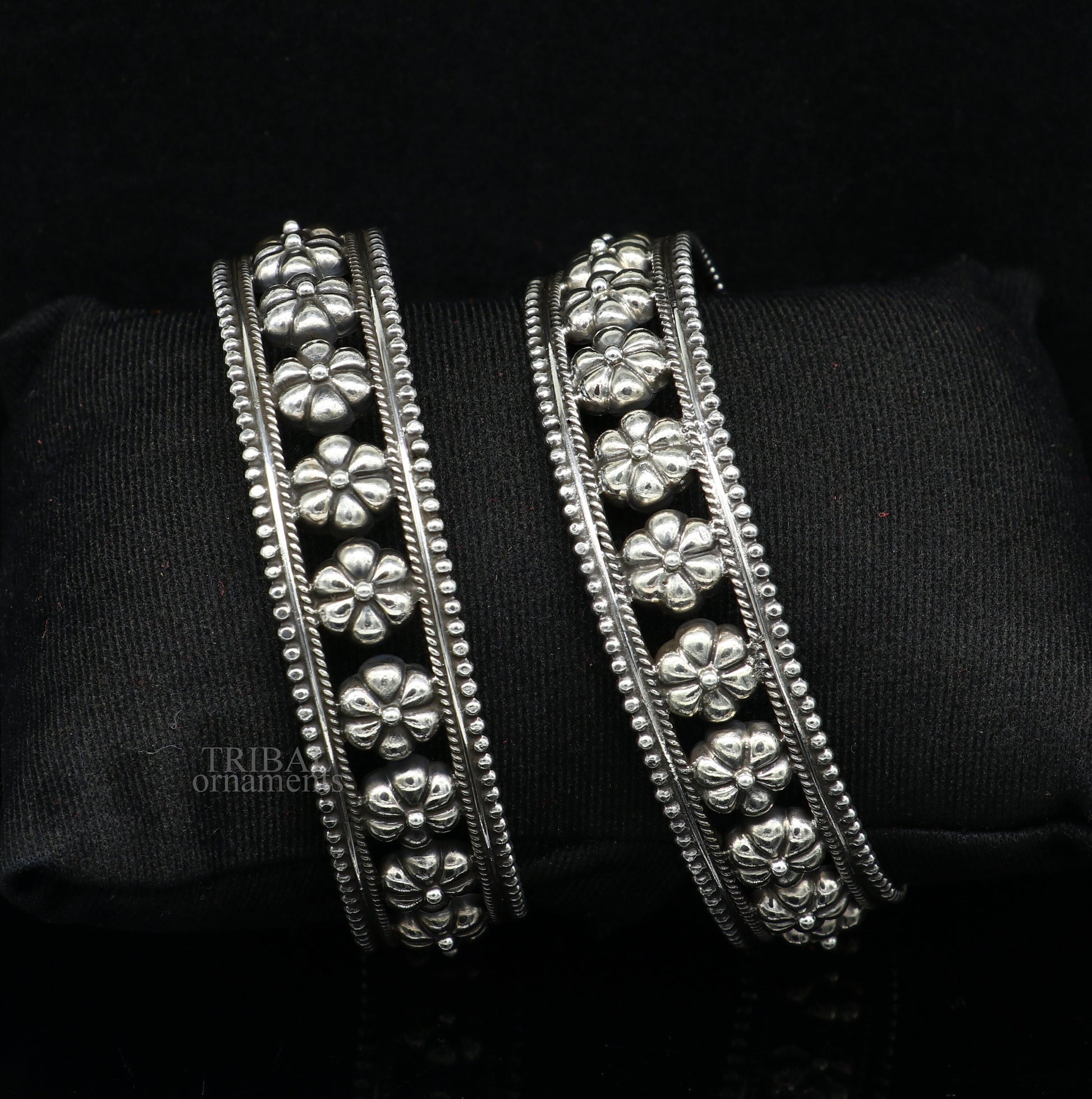 Vintage floral design 925 sterling silver bangle bracelet featuring tribal ethnic jewelry style by TRIBAL ORNAMENTS