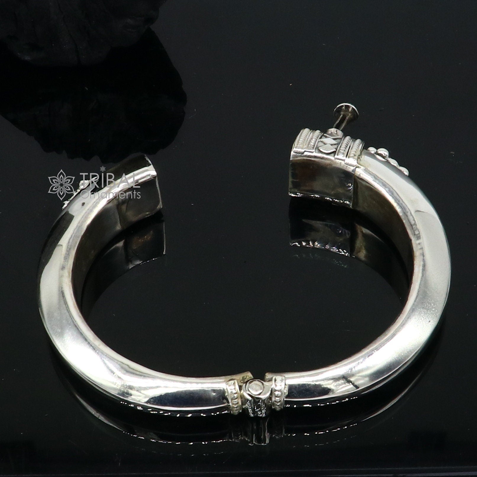 Sterling silver vintage plain design handmade bangle bracelet with ethnic Banjara style by Tribal Ornaments.