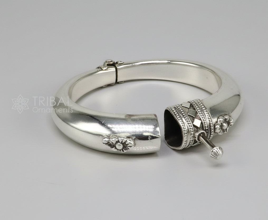 925 sterling silver vintage handmade bangle bracelet with plain design, ethnic Banjara jewelry, tribal-inspired cuff bracelet.