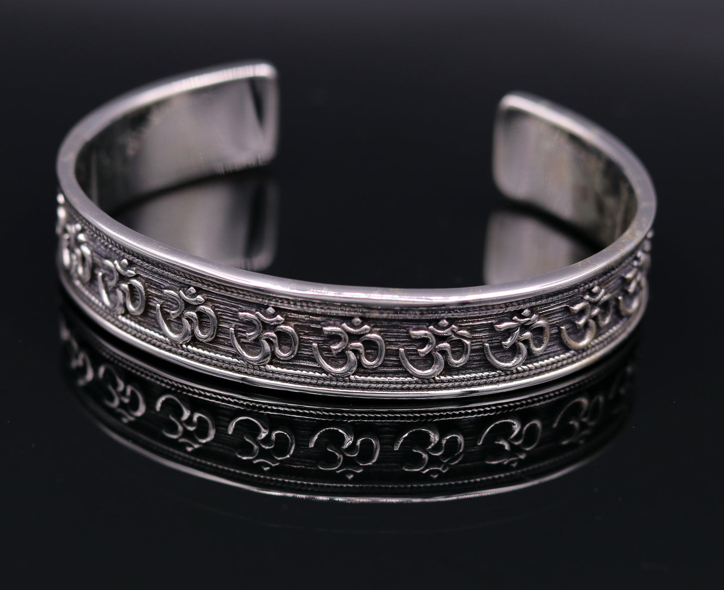 925 sterling Stylish handcrafted silver 'AUM' mantra bangle bracelet adjustable kada unisex ethnic stylish fashionable jewelry india nsk140 - TRIBAL ORNAMENTS