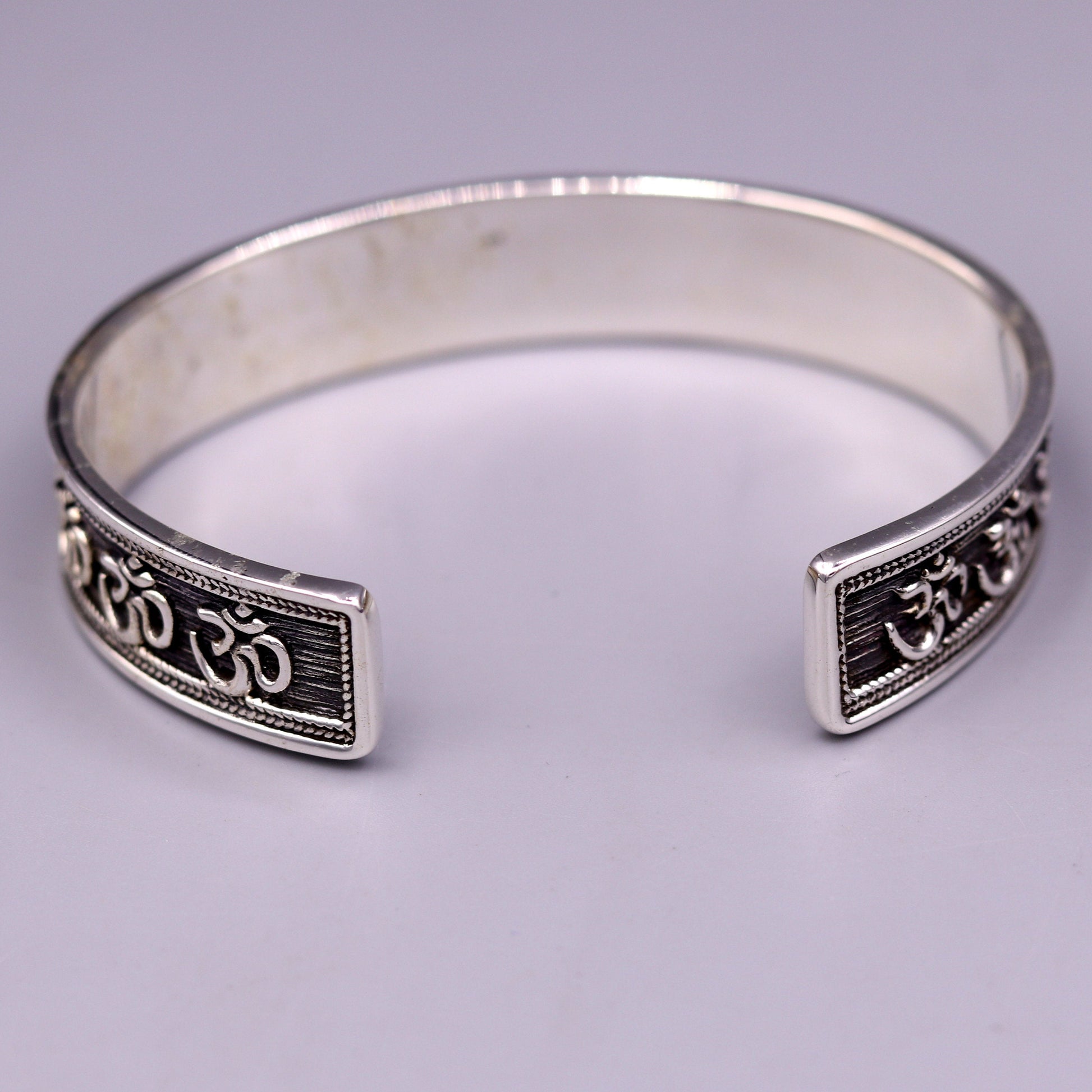 925 sterling Stylish handcrafted silver 'AUM' mantra bangle bracelet adjustable kada unisex ethnic stylish fashionable jewelry india nsk140 - TRIBAL ORNAMENTS