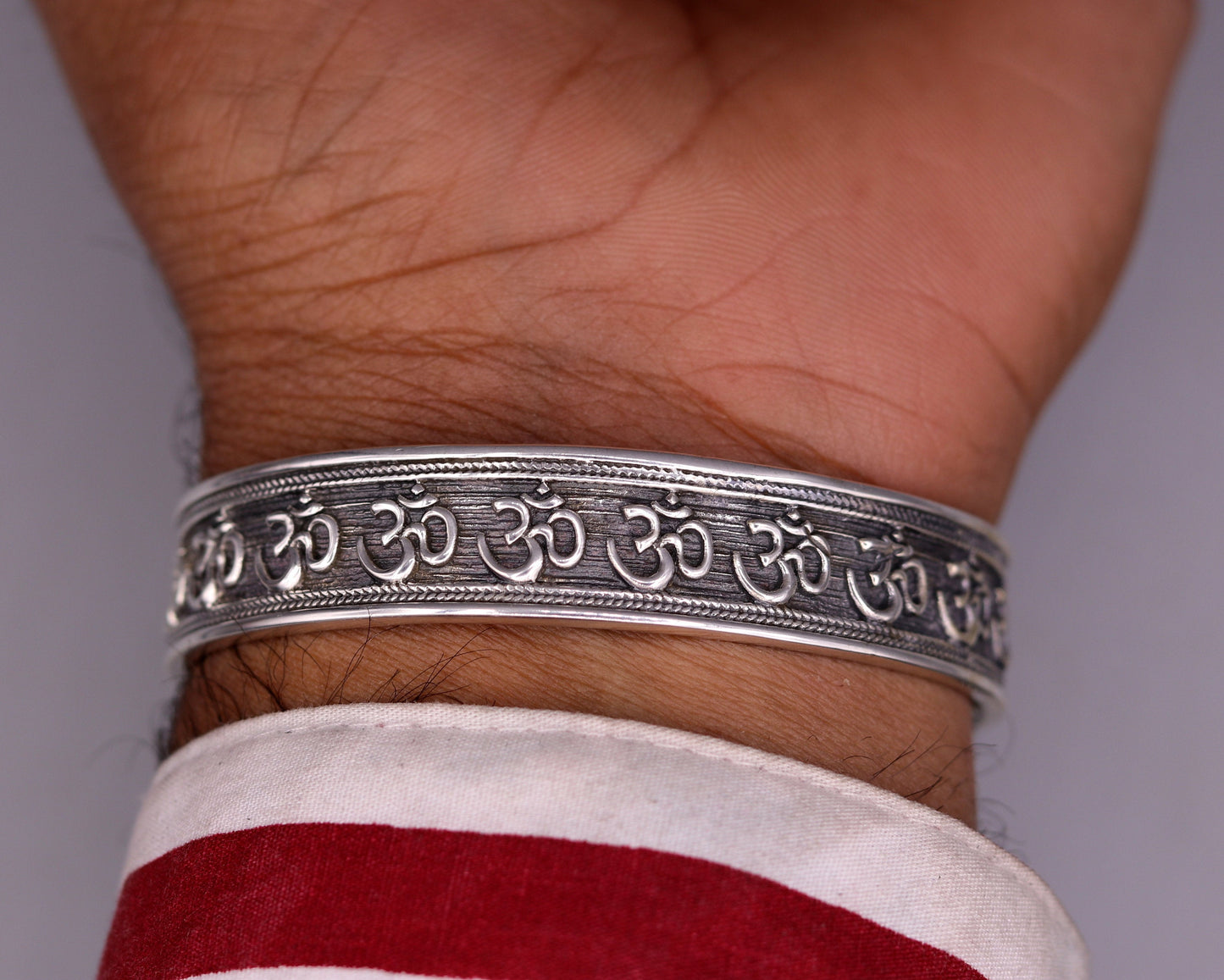 925 sterling Stylish handcrafted silver 'AUM' mantra bangle bracelet adjustable kada unisex ethnic stylish fashionable jewelry india nsk140 - TRIBAL ORNAMENTS