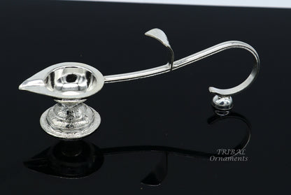 Vintage silver Kapoor Deepak diya with intricate handmade design, temple utensil, and single joth for Aarti rituals.