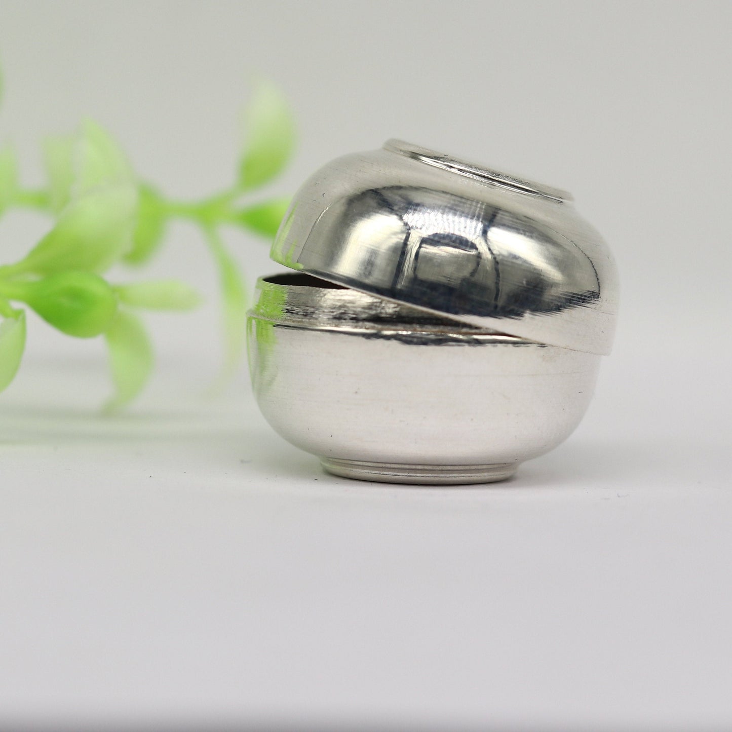 999 fine silver handmade gorgeous small idol's Prasad box, trinket box, container box, brides sindur box, solid silver article utensil sv183 - TRIBAL ORNAMENTS