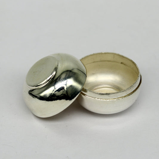 999 fine silver handmade gorgeous small idol's Prasad box, trinket box, container box, brides sindur box, solid silver article utensil sv183 - TRIBAL ORNAMENTS
