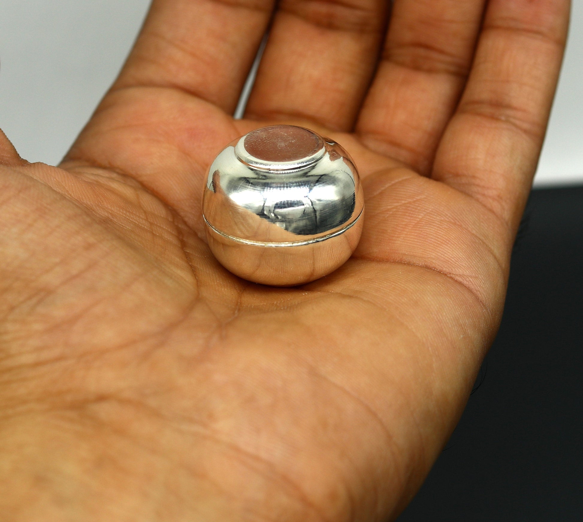 999 fine silver handmade gorgeous small idol's Prasad box, trinket box, container box, brides sindur box, solid silver article utensil sv183 - TRIBAL ORNAMENTS