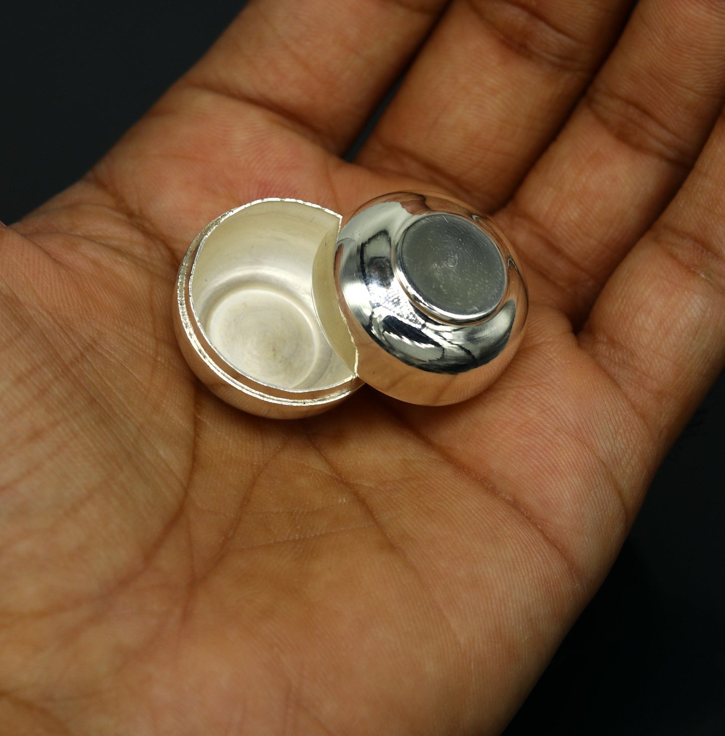 999 fine silver handmade gorgeous small idol's Prasad box, trinket box, container box, brides sindur box, solid silver article utensil sv183 - TRIBAL ORNAMENTS