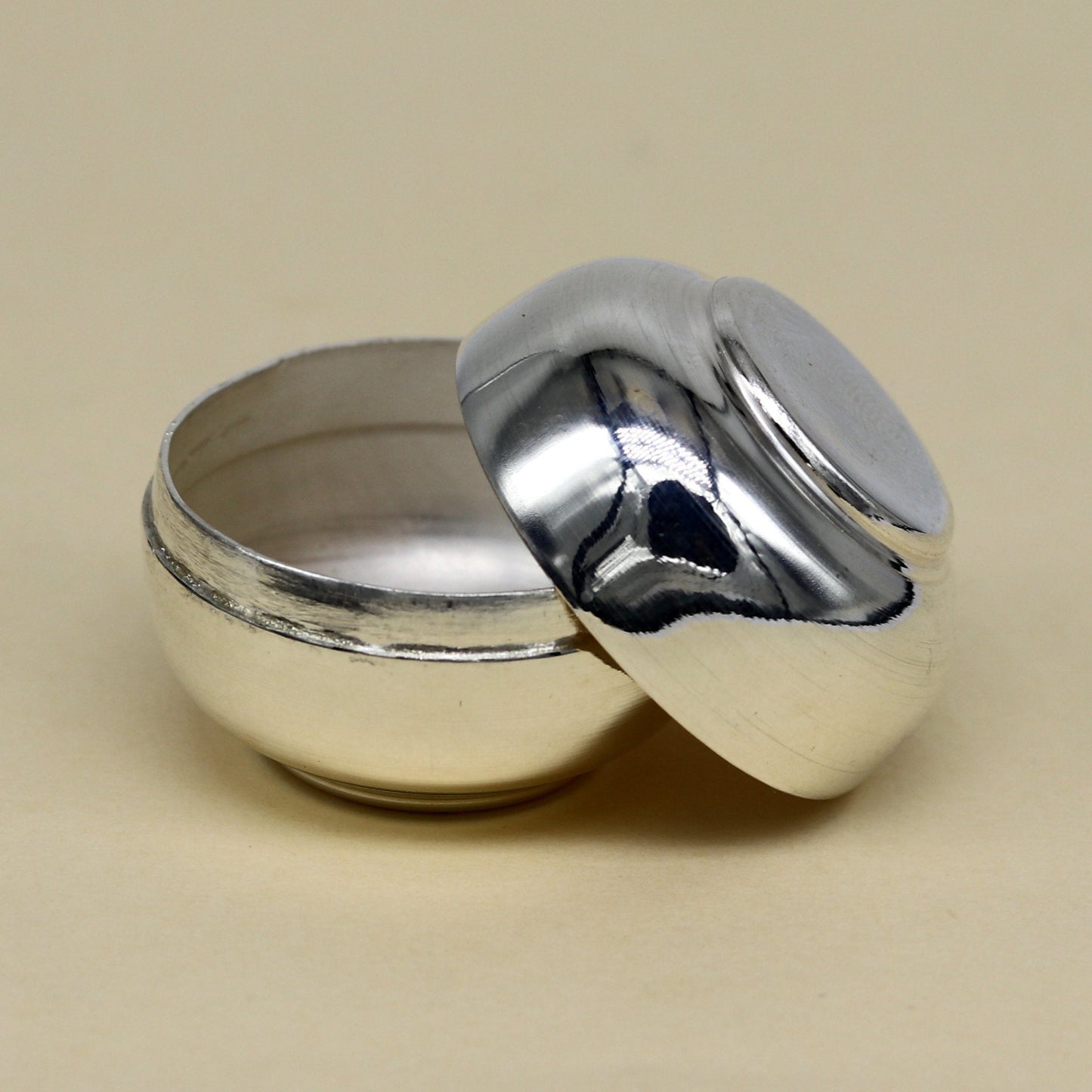 999 fine silver handmade gorgeous small idol's Prasad box, trinket box, container box, brides Sindur box, solid silver article utensil sv185 - TRIBAL ORNAMENTS