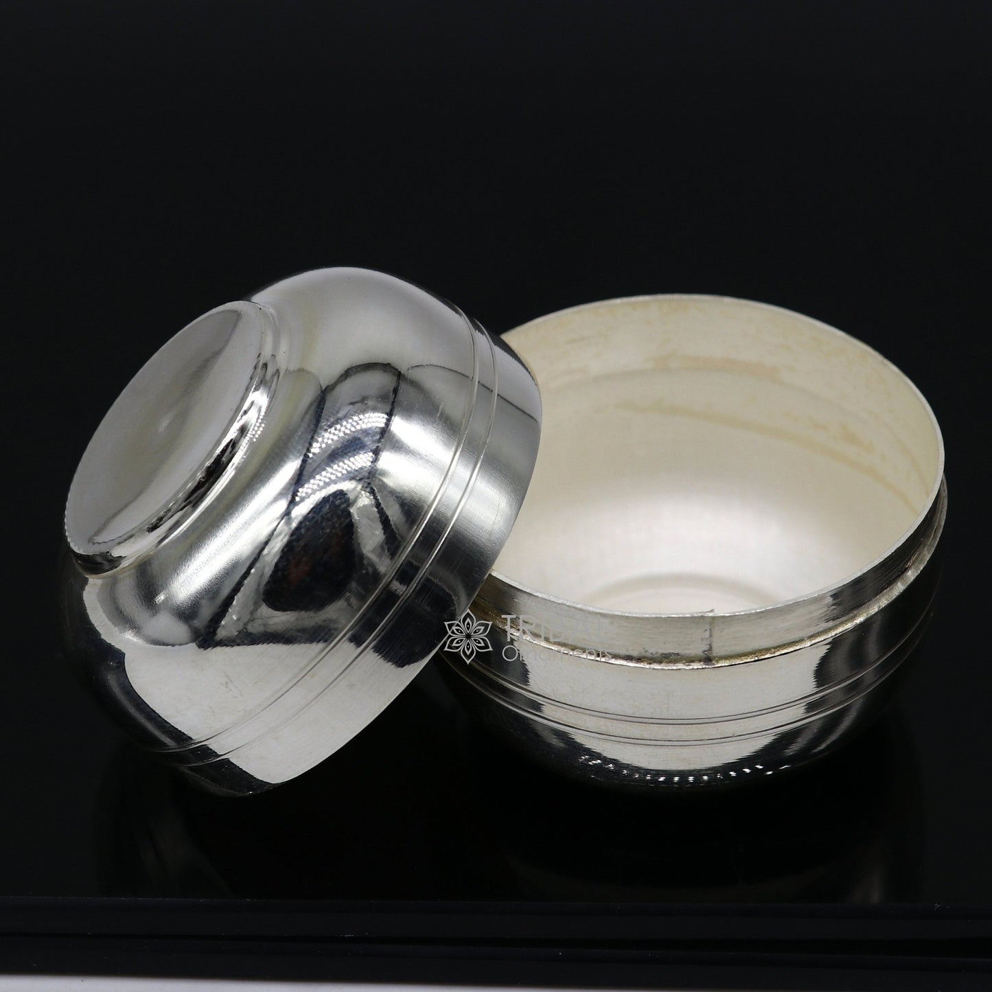 999 fine silver handmade gorgeous small idol's Prasadam box, trinket box, container box, solid silver puja article utensils su1107 - TRIBAL ORNAMENTS