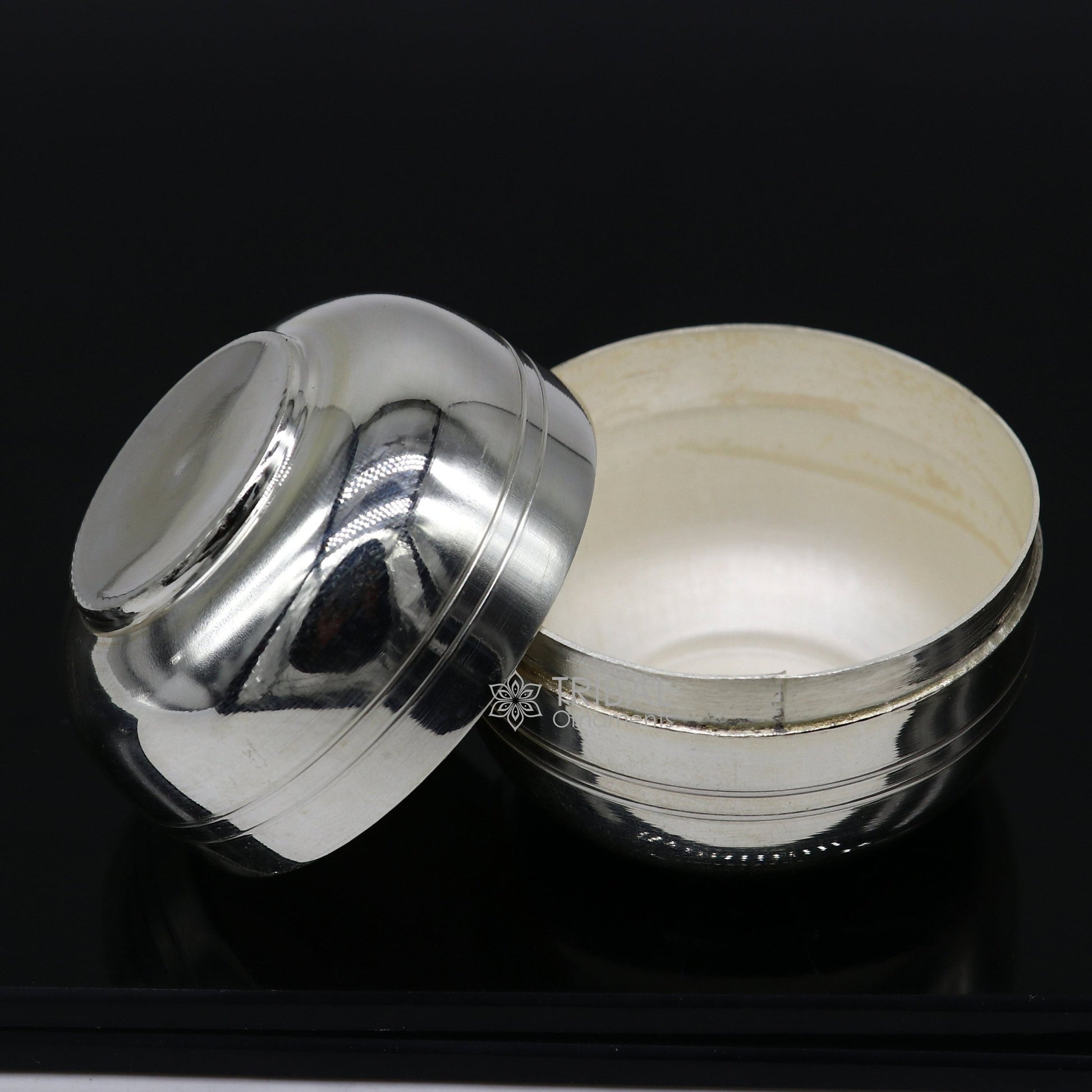 999 fine silver handmade gorgeous small idol's Prasadam box, trinket box, container box, solid silver puja article utensils su1107 - TRIBAL ORNAMENTS