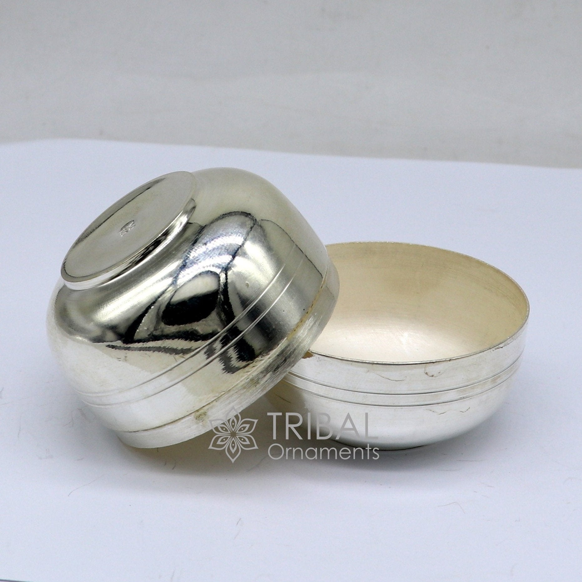 999 fine silver handmade gorgeous small idol's Prasadam box, trinket box, container box, solid silver puja article utensils su1107 - TRIBAL ORNAMENTS