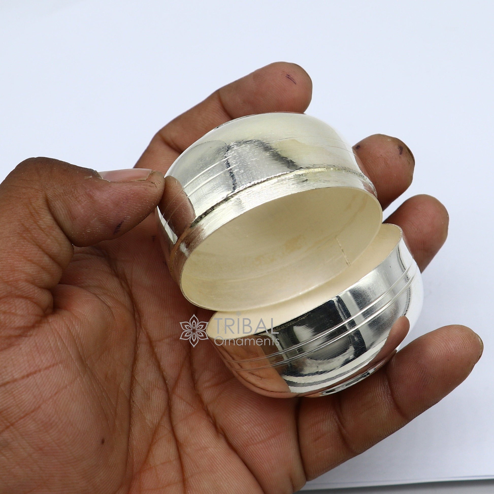 999 fine silver handmade gorgeous small idol's Prasadam box, trinket box, container box, solid silver puja article utensils su1107 - TRIBAL ORNAMENTS