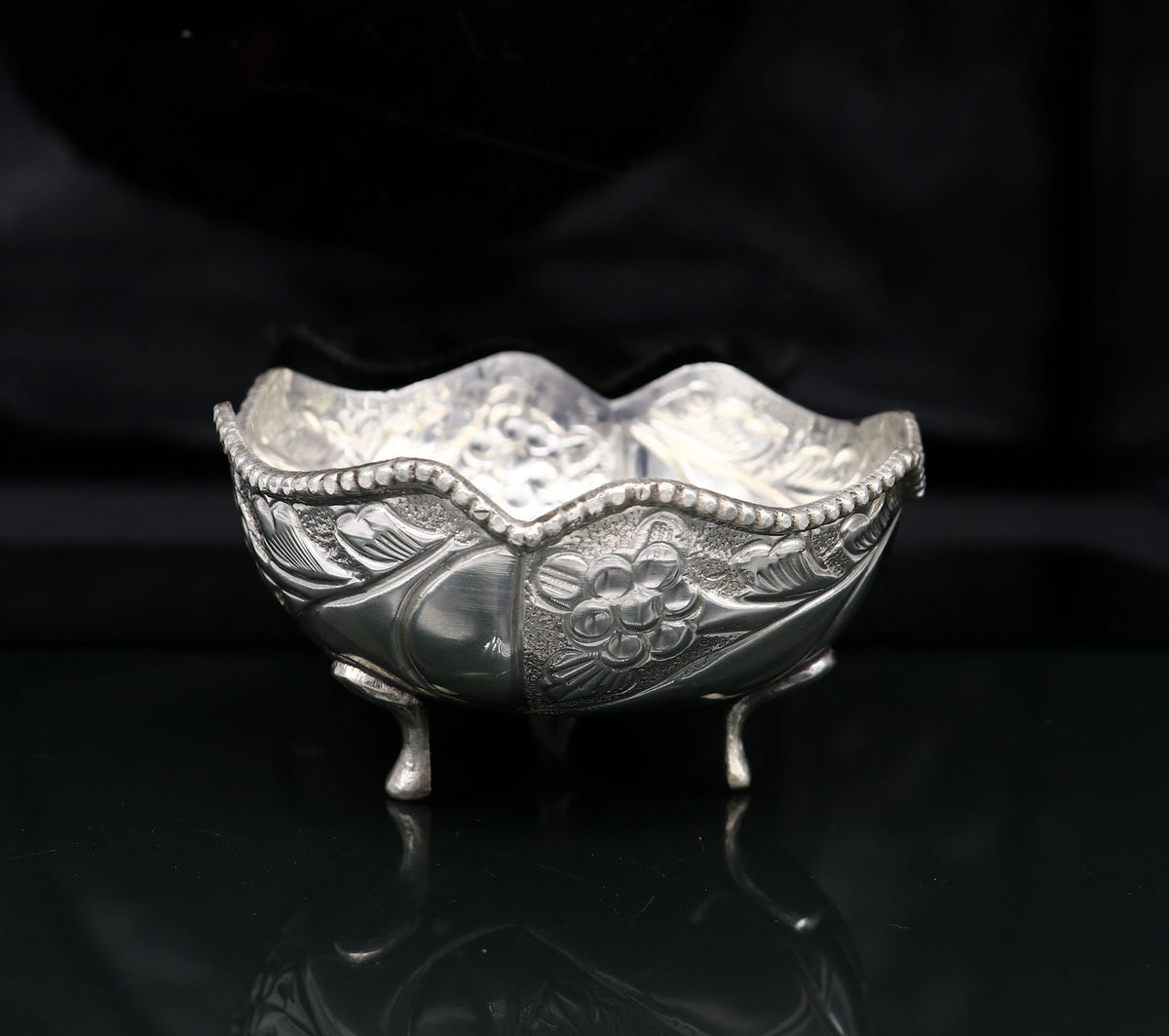 Fine silver vintage worshipping puja bowl with intricate design, ideal for prasadam and idol offerings in Hindu rituals.