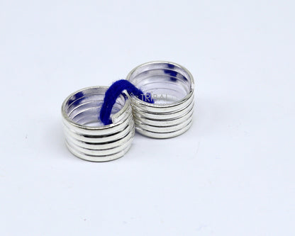 Pair of handmade silver spiral toe rings with tribal and boho design, perfect for belly dance and hippie jewelry styles.