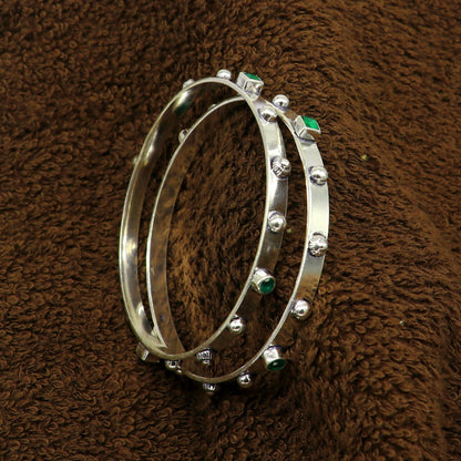 Sterling silver tribal-style green gemstone bangles bracelet with plain design, handmade jewelry by Tribal Ornaments.
