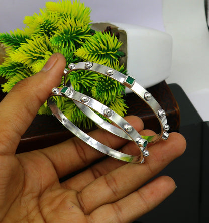 Sterling silver green gemstone bangles bracelet with tribal design, stylish handmade jewelry from Tribal Ornaments.