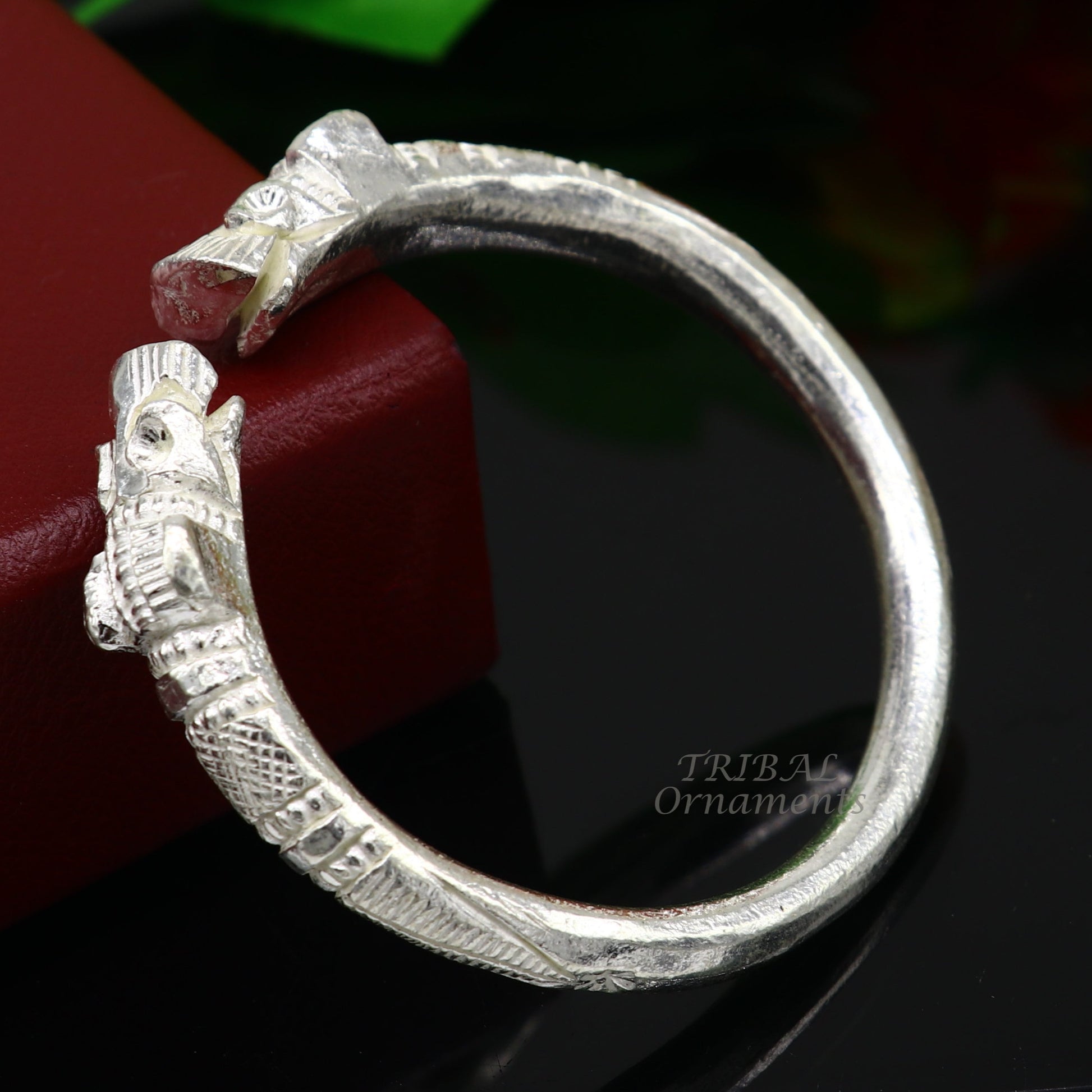Solid 925 silver crocodile design bangle cuff bracelet, adjustable unisex jewelry by TRIBAL ORNAMENTS.