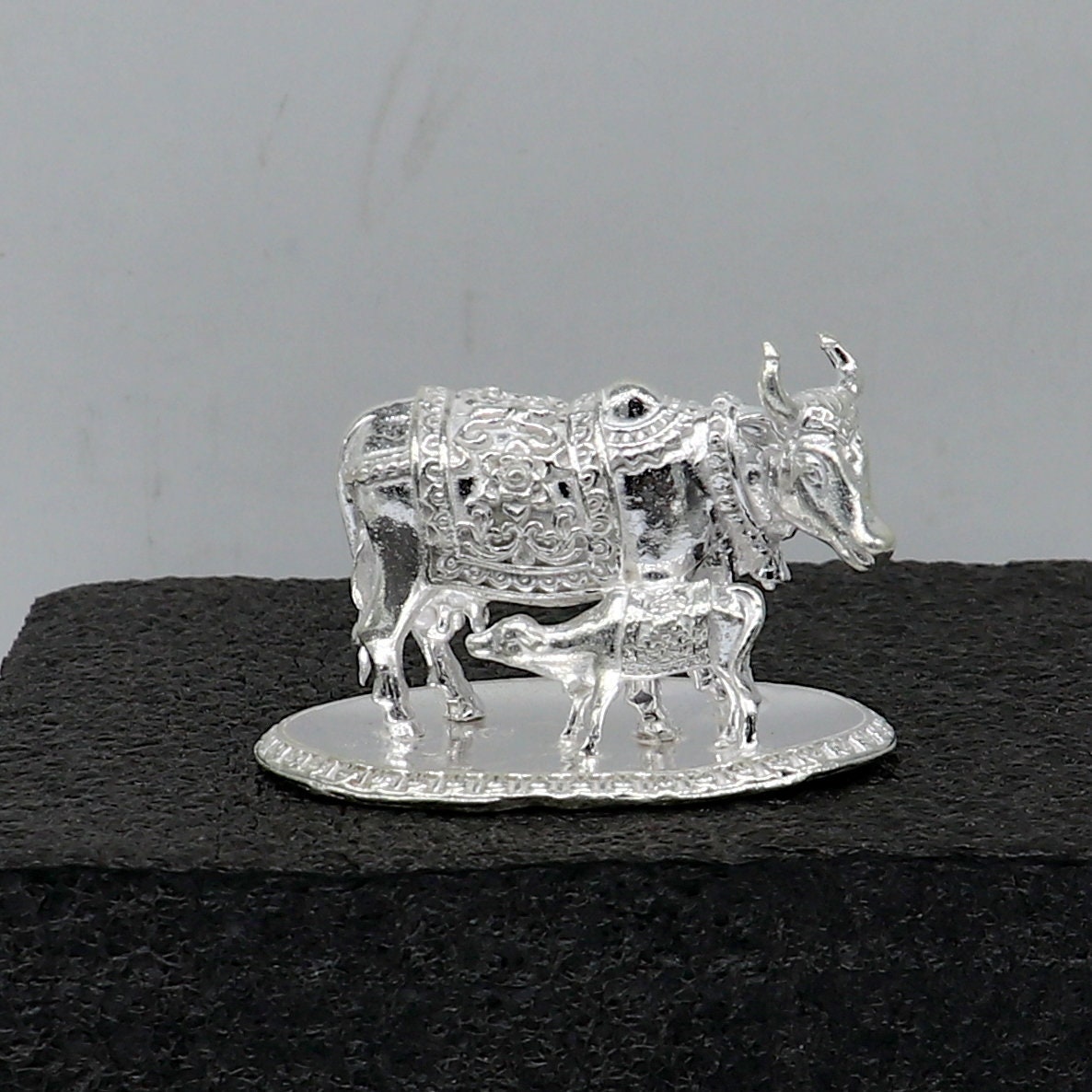 Divine cow with calf 925 sterling silver vintage design Kamdhenu cow, deity's cow, wishing cow, silver worshipping puja article su1162 - TRIBAL ORNAMENTS