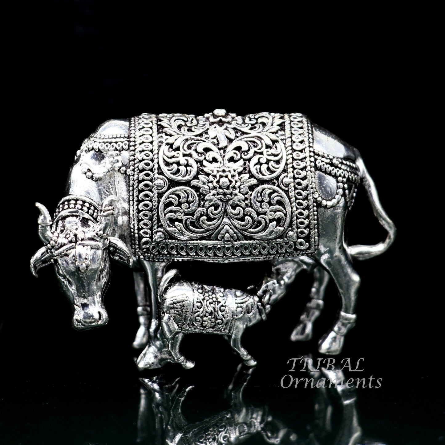 Divine cow with calf 925 sterling silver vintage Nakshi work design Kamdhenu cow, deity's cow, wishing cow, silver worshipping puja art556 - TRIBAL ORNAMENTS