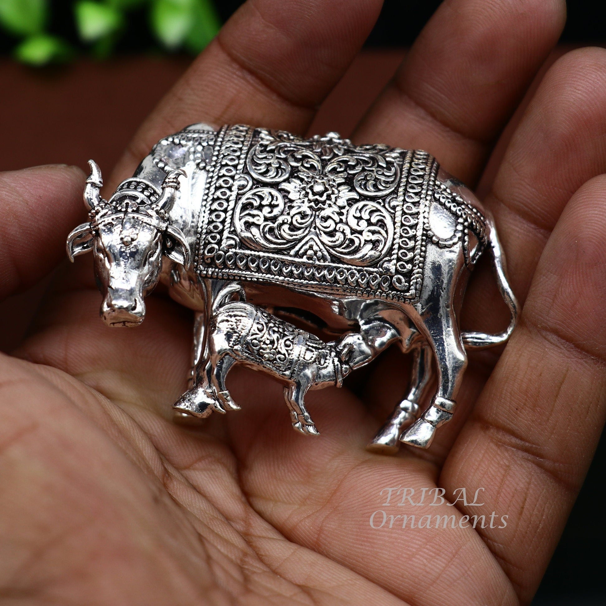 Divine cow with calf 925 sterling silver vintage Nakshi work design Kamdhenu cow, deity's cow, wishing cow, silver worshipping puja art556 - TRIBAL ORNAMENTS