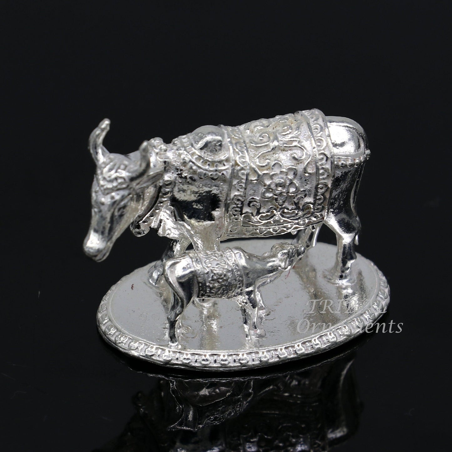 Divine cow with calf 925 sterling silver vintage Nakshi work design Kamdhenu cow, deity's cow, wishing cow, silver worshipping puja art558 - TRIBAL ORNAMENTS