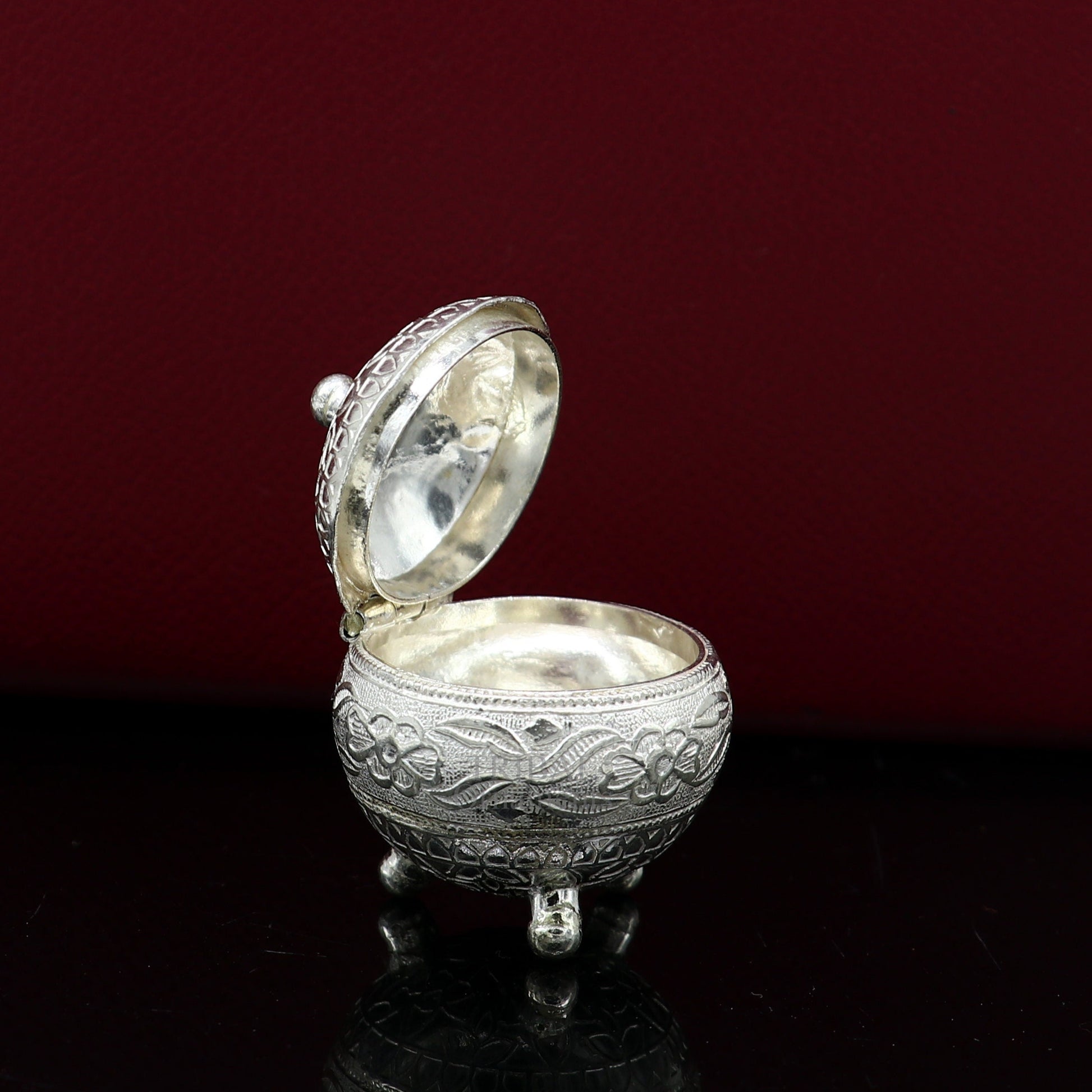 Exclusive 925 sterling silver unique antique design handmade brides eyes kajal box, kumkum sindur box, small trinket box article stb354 - TRIBAL ORNAMENTS