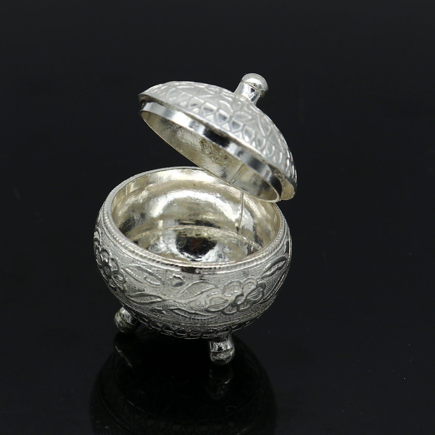 Exclusive 925 sterling silver unique antique design handmade brides eyes kajal box, kumkum sindur box, small trinket box article stb354 - TRIBAL ORNAMENTS