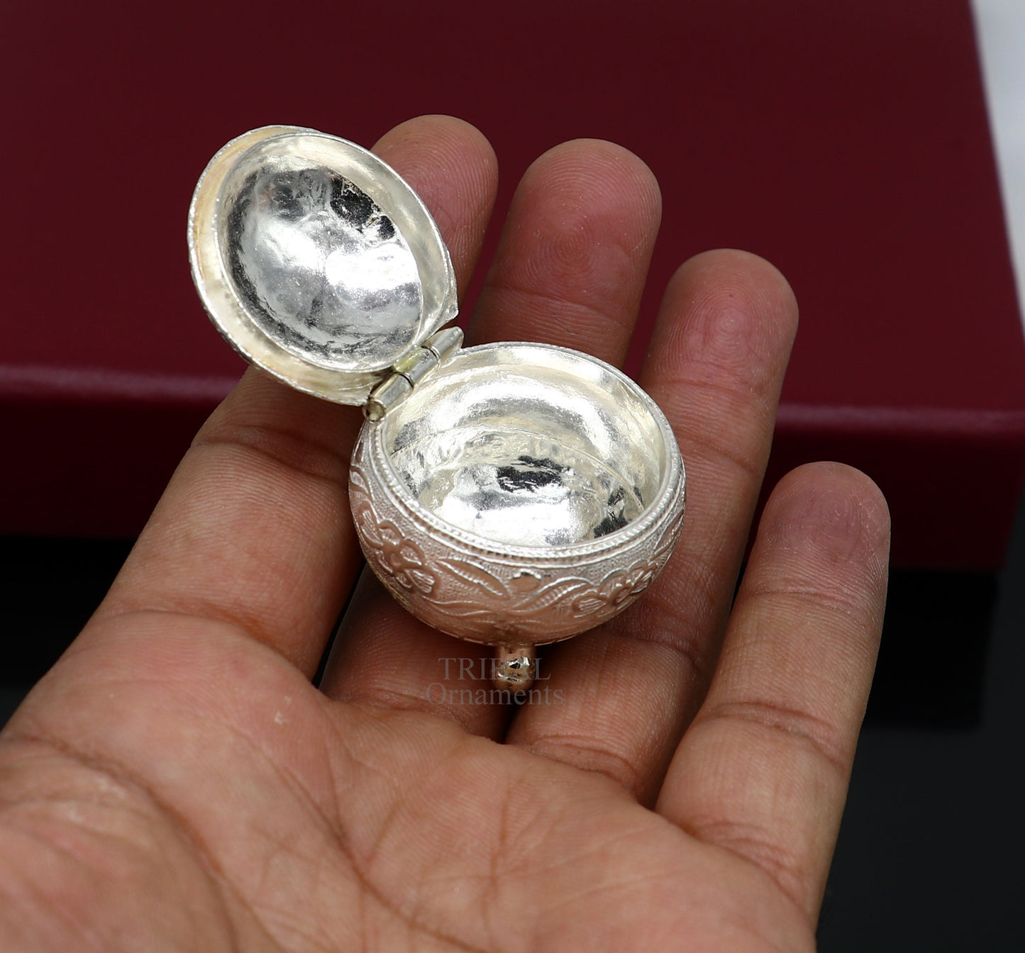 Exclusive 925 sterling silver unique antique design handmade brides eyes kajal box, kumkum sindur box, small trinket box article stb354 - TRIBAL ORNAMENTS