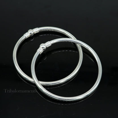 Sterling silver round bangle bracelet by TRIBAL ORNAMENTS, shiny and plain, stylish jewelry for brides and belly dance accessories.