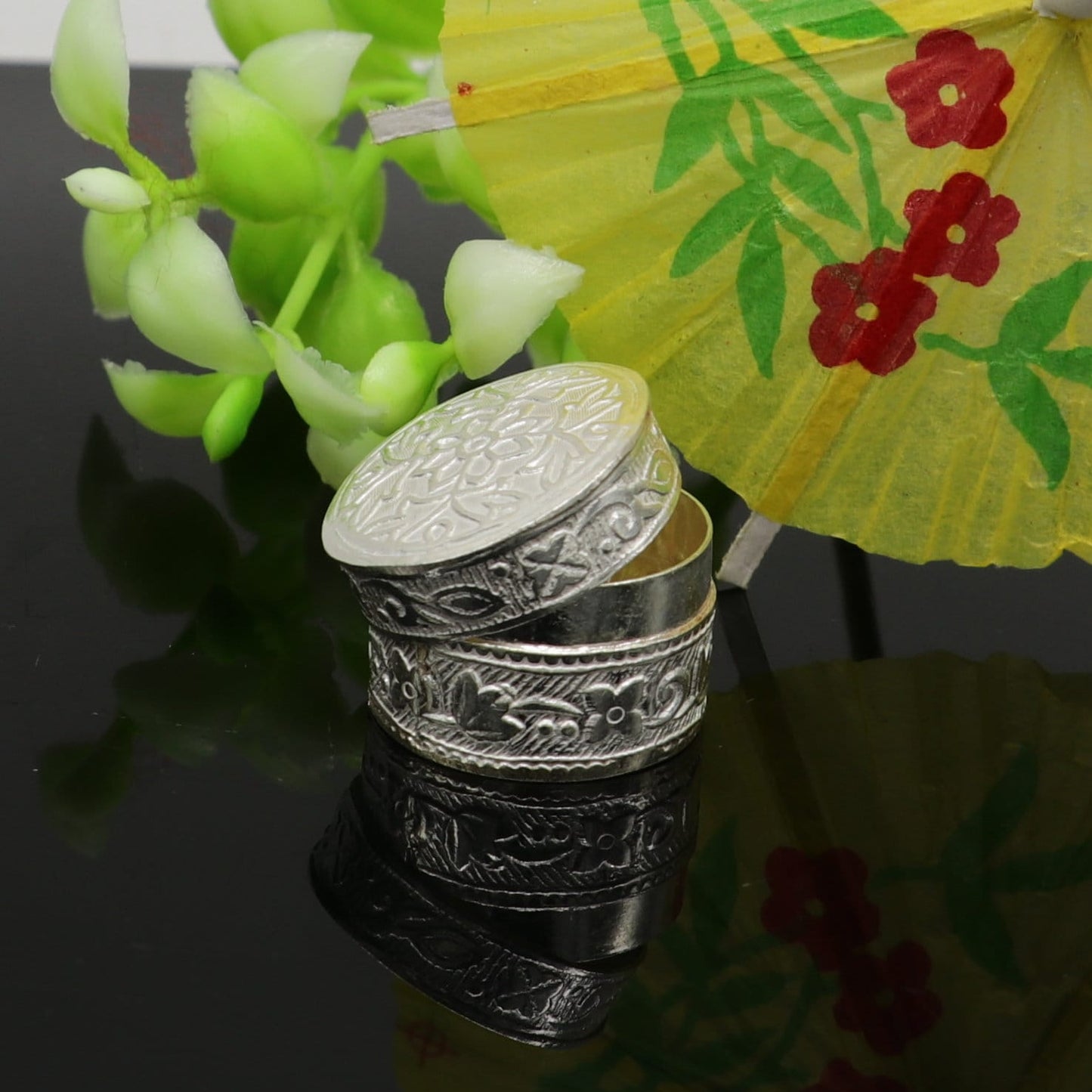 Small bridal queen style 925 sterling silver trinket box with intricate design, perfect for jewelry storage or gifting.