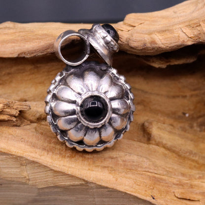 Sterling silver vintage black stone pendant necklace with tribal design, handmade Indian jewelry by Tribal Ornaments.
